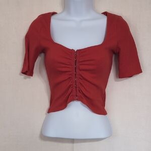 Mixed Threads Red Clasp Front Short Sleeve Crop Tee Size Extra Small